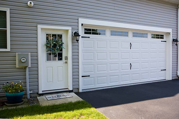 24/7 Emergency Garage Door Panel Replacement experts in Sam Rayburn, TX